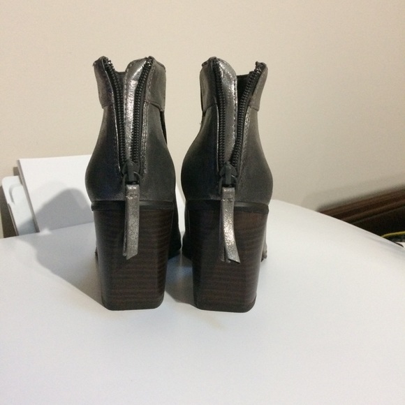 BC Born in California Metallic Cutout Ankle Bootie - Picture 6 of 12